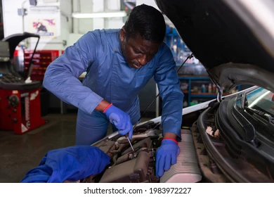 LIGHT MOTOR VEHICLE MAINTENANCE & REPAIRS : LEVEL 5